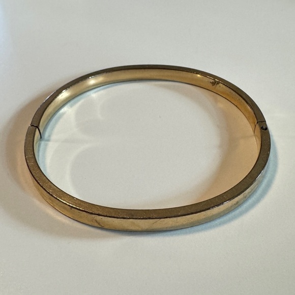 Gold Hinged Clasp Bangle Bracelet - Picture 9 of 12